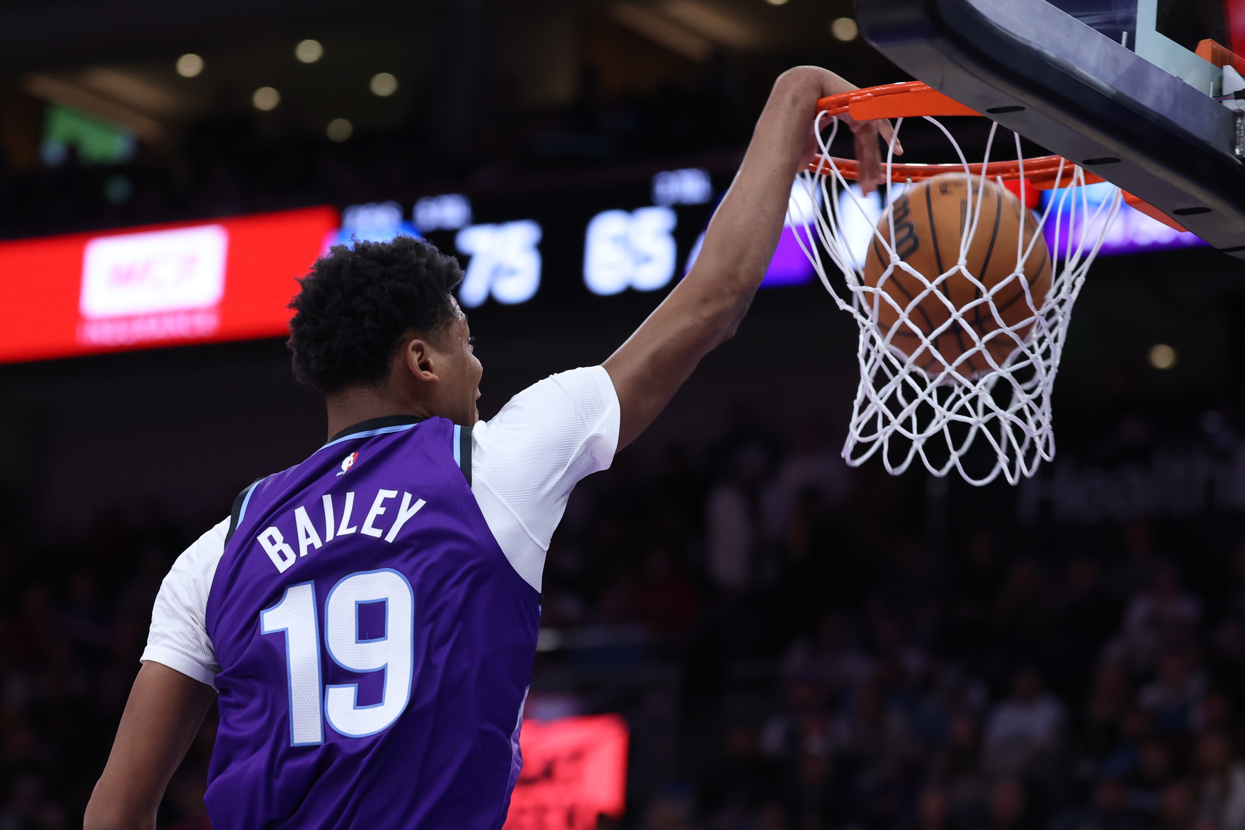 【菜鸟】贝利25分6板 弗拉格21分11板 科比·桑德斯11分&amp;三分4中3